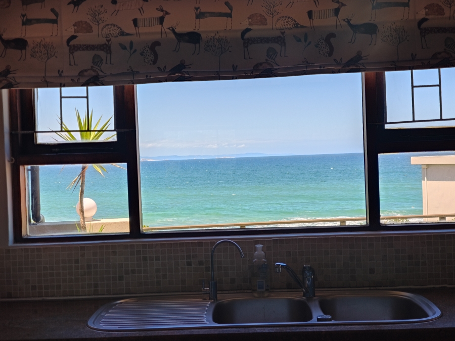 4 Bedroom Property for Sale in Wavecrest Eastern Cape